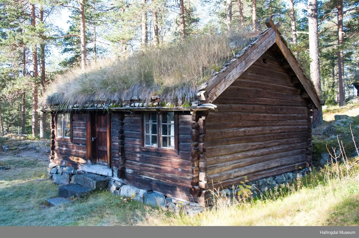 Stugu sto først i Teigen så i Åkreslåtta deretter i Meiebakka