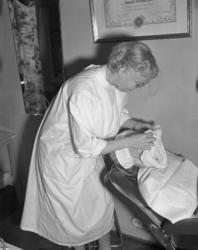 Vardens arkiv. "Skjønnhetssalong" 25.07.1953