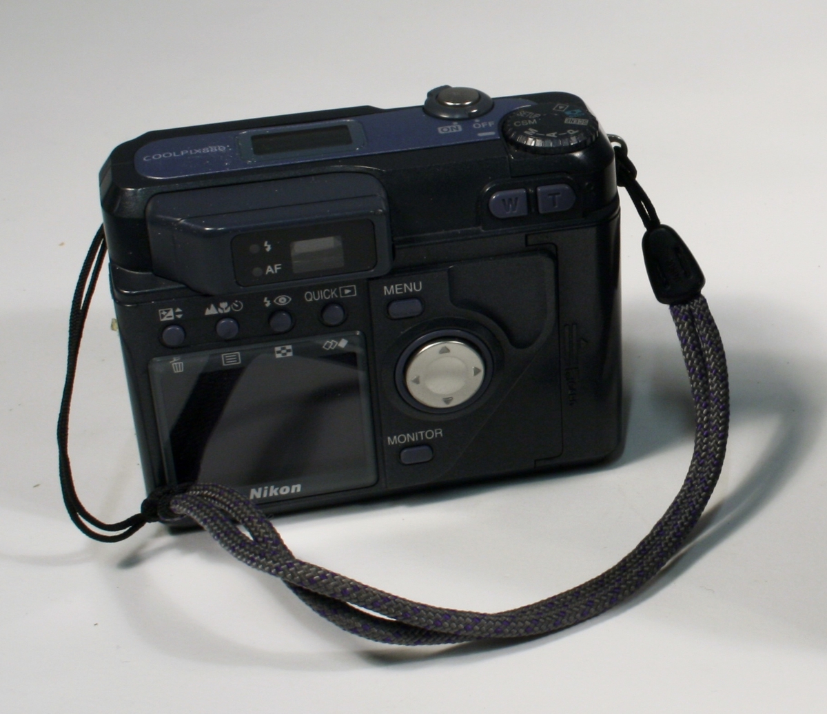 Nikon coolpix 880 digitalkamera med veske og bruksanvisning