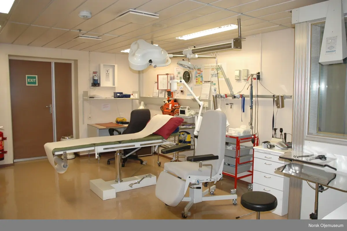 Et nyoppusset legekontor eller sykestue på flotellet "Safe Scandinavia".
