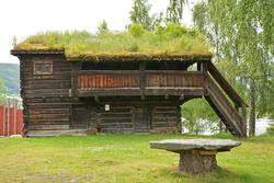 Loft frå Midtre Hande