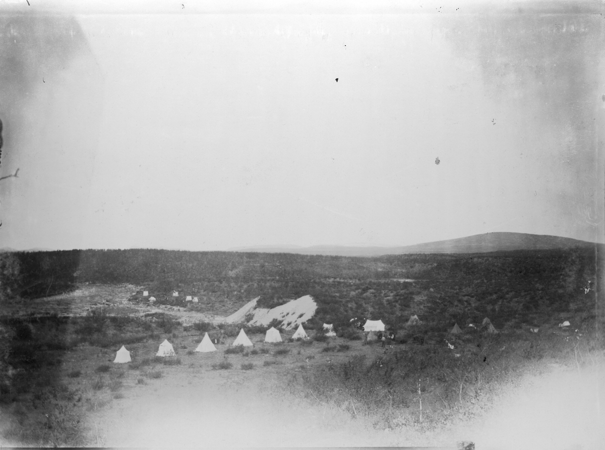 GRENSERYDNINGEN,1896-97: norsk og russisk leir ved Tens Modka.