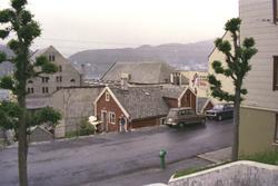 Fotodokumentasjon av et gammelt hus før riving i Øvre Strand