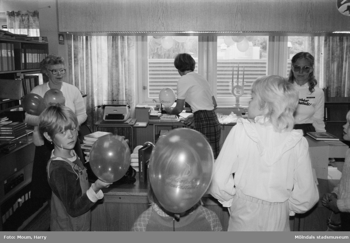 Verksamhet på Kållereds bibliotek, år 1983.

För mer information om bilden se under tilläggsinformation.