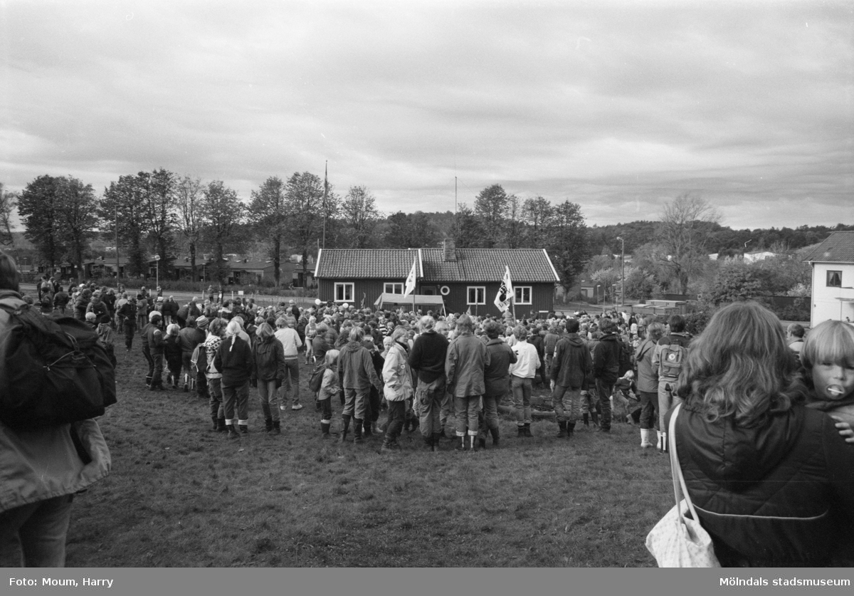 Annestorpsdalens scoutkår anordnar distriktstävlingar från scoutgården vid Konditorivägen i Lindome, år 1983.

För mer information om bilden se under tilläggsinformation.