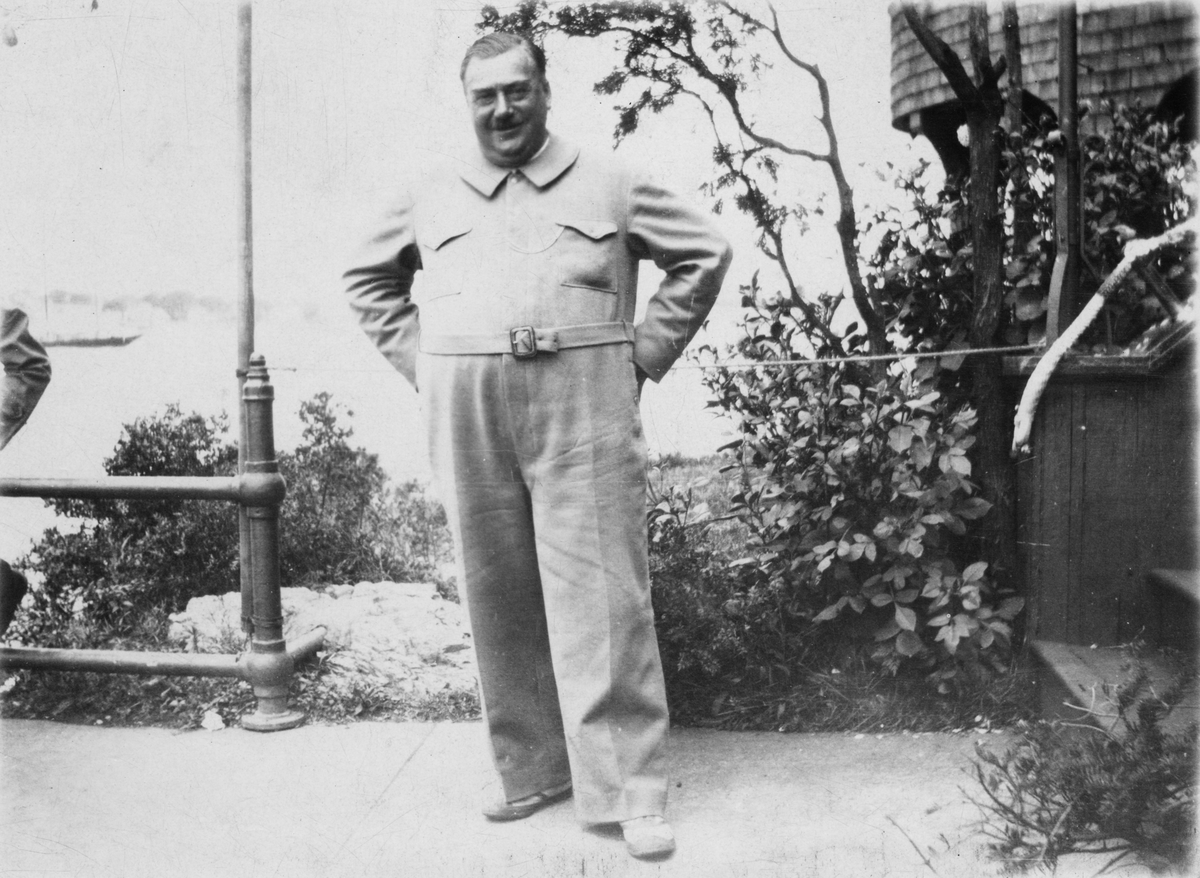 "Jur. Utr. Kand. Erik Lundberg Foto taget i Marblehead U.S.A. 1929"
"S.k. 'Störtankaret'"