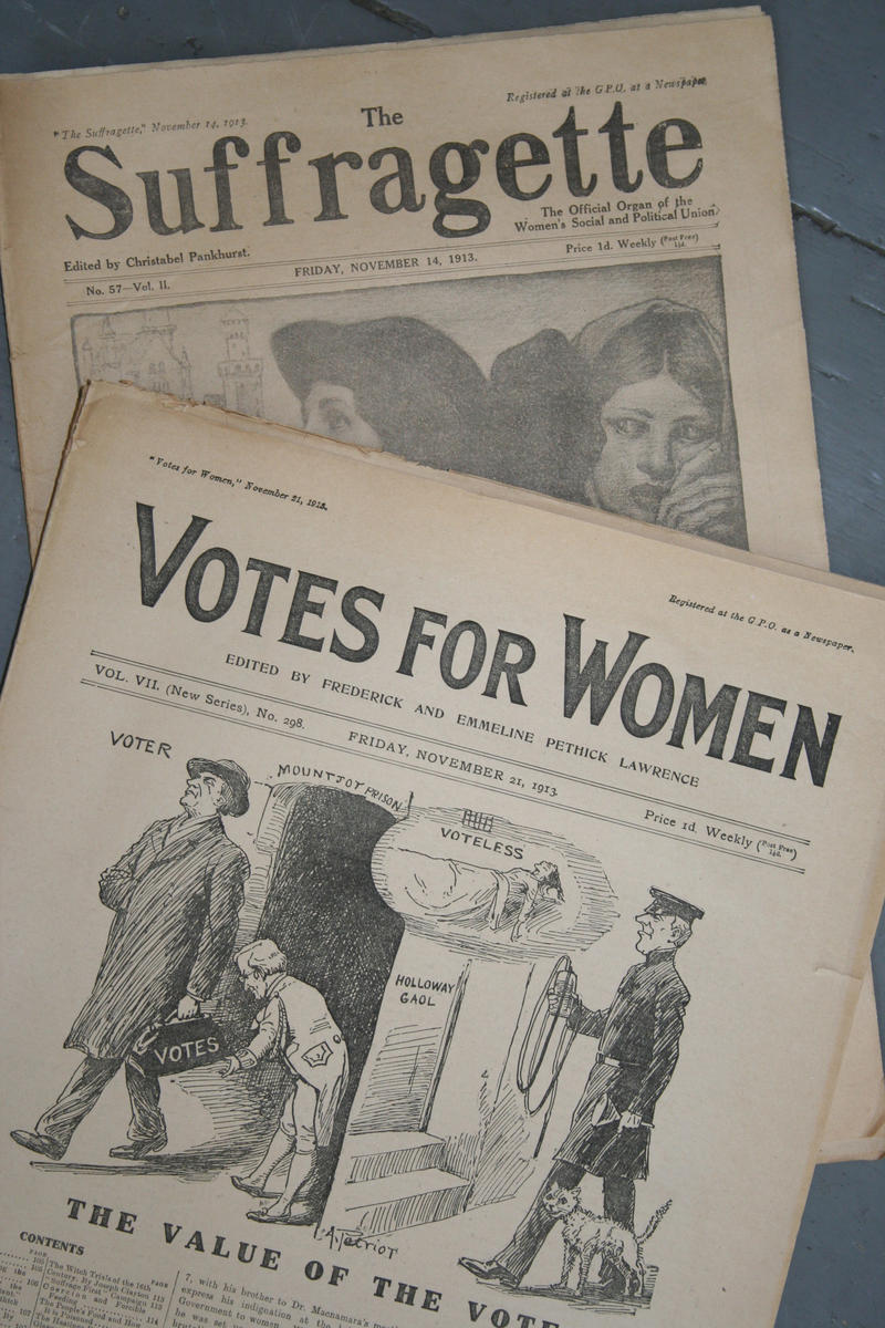 Bilde av forsiden på to stemmerettspublikasjoner fra Storbritannia: The Suffragette og Votes for Women (Foto/Photo)