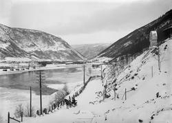 Kringen med støtten og Otta.             5/12.13.