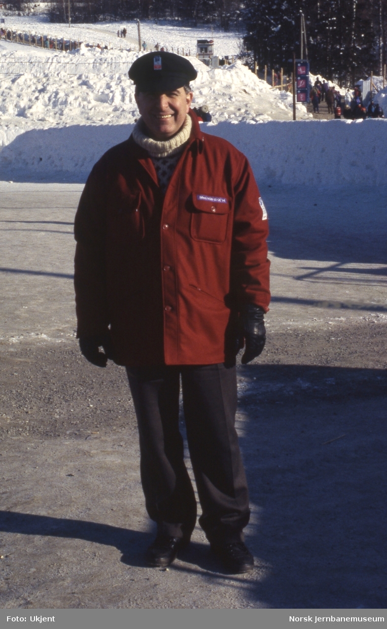 NSBs antrekk under OL i 1994 - Ivar Jørgensen poserer