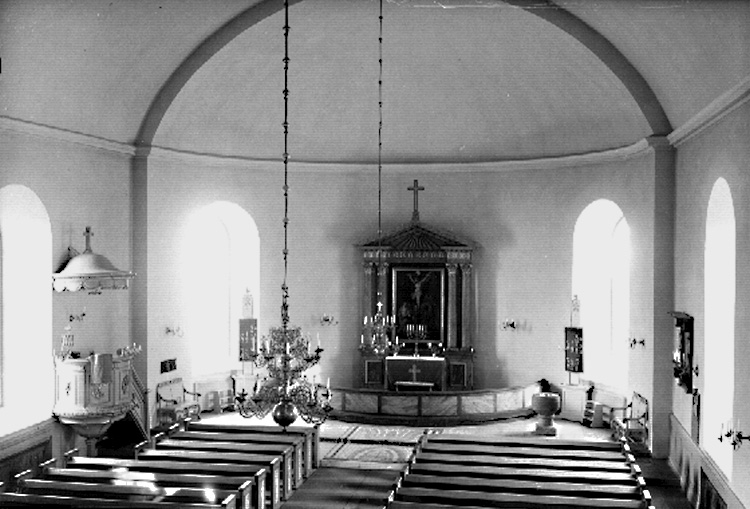 Interiör av Stora Mellösa kyrka.
Bilden tagen för vykort.