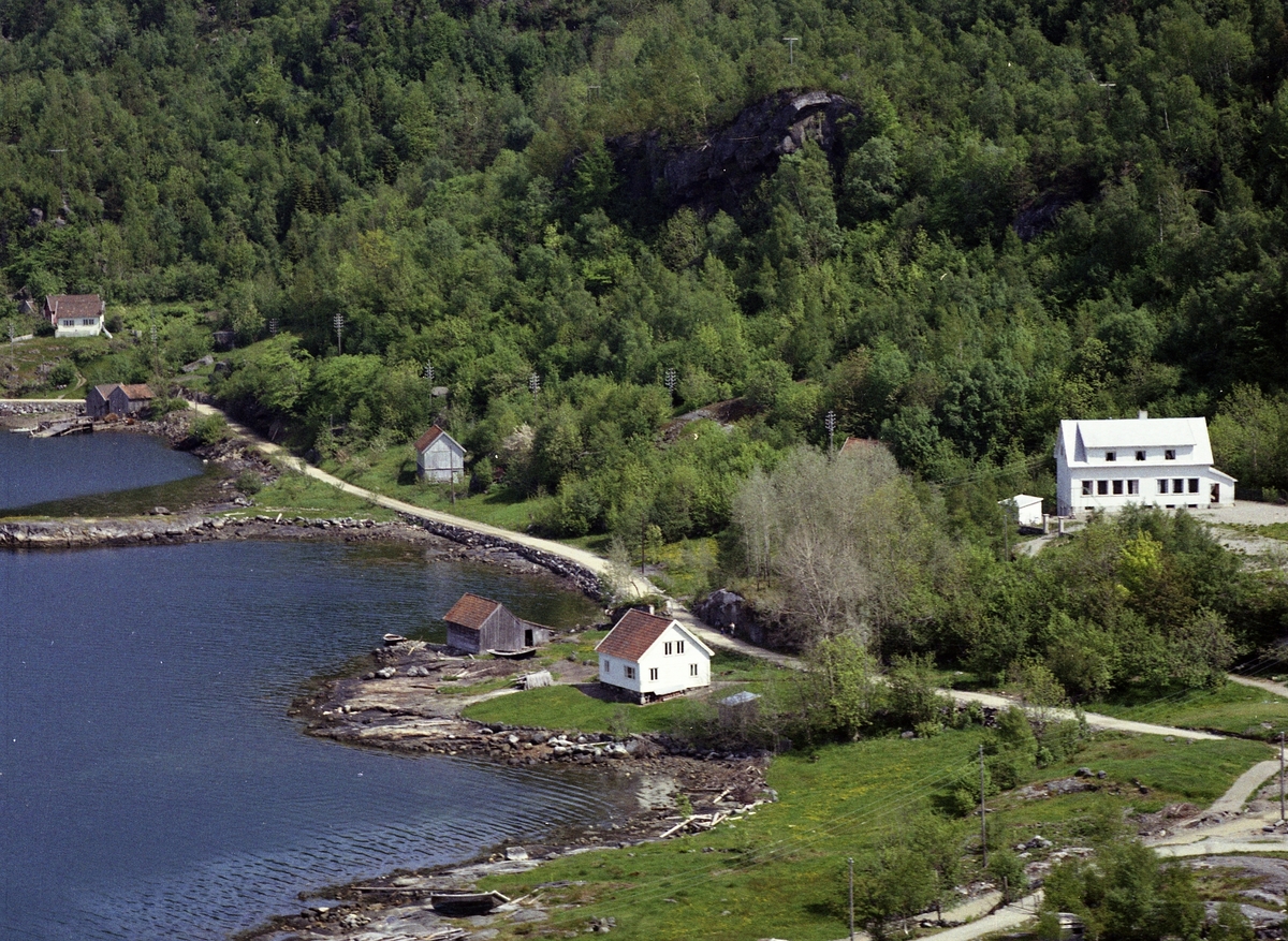 Skolehus hus naust mark fjord svaberg skog