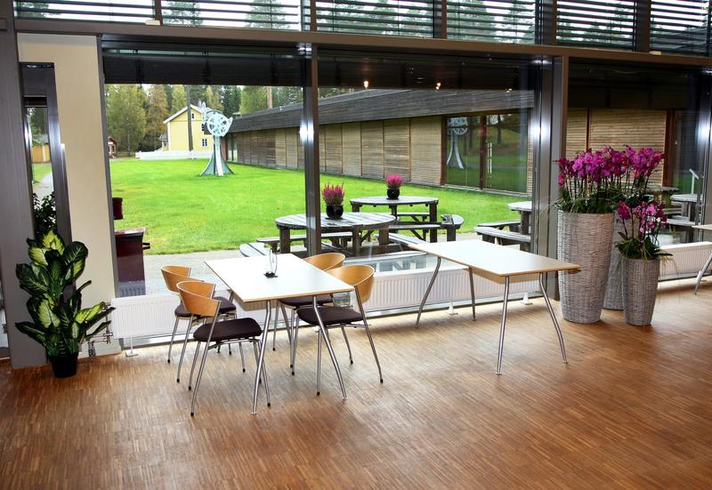 Kafe Anno sine lokaler med fin utsikt ut i museumsparken