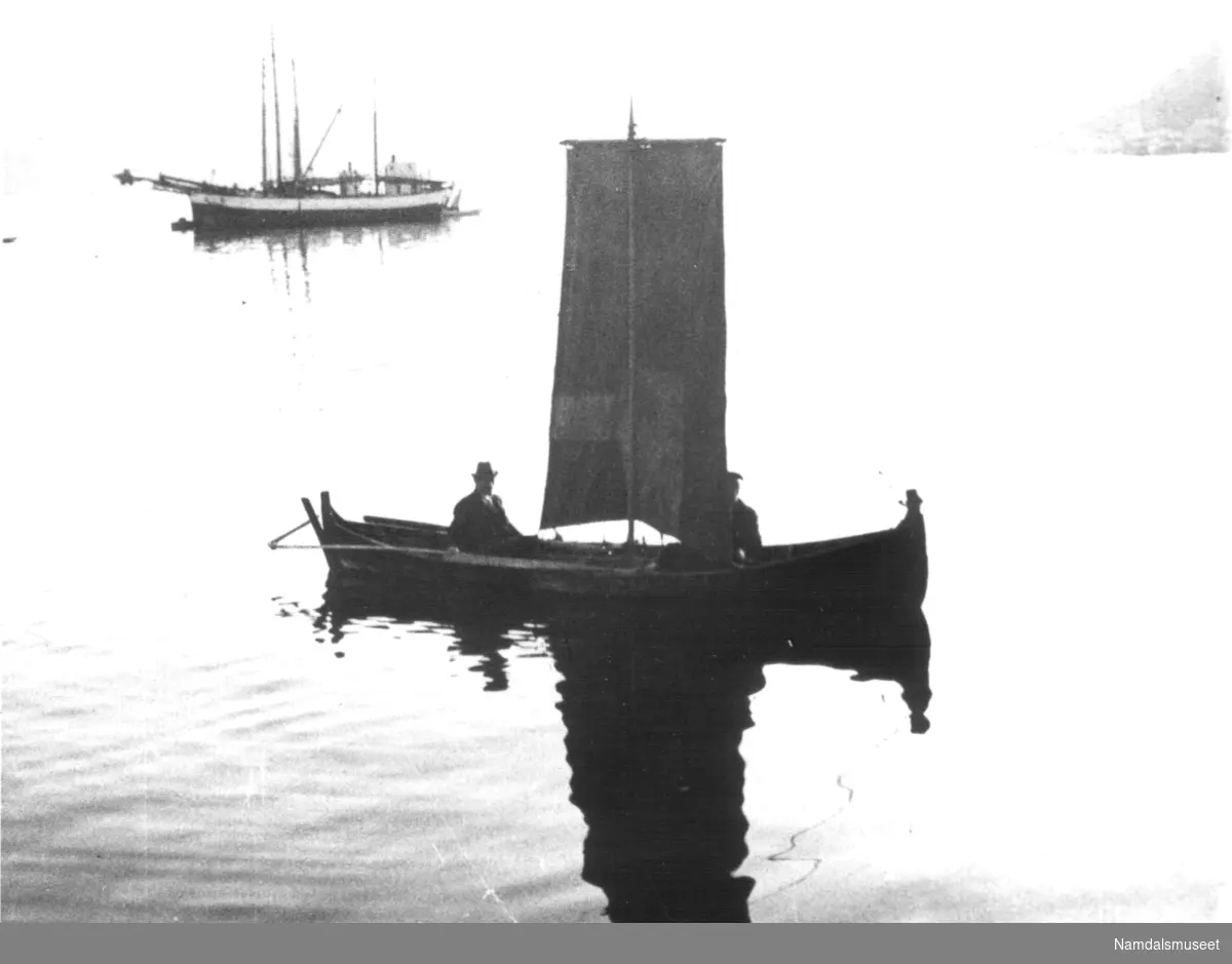 Båtbilde. Fiskebåt med seil. Færing.