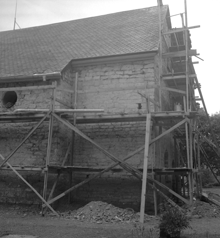 Kräcklinge kyrka, exteriör, renovering.
18 juni 1954.