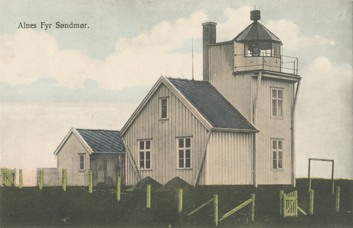 Postkort med motiv av Alnes Fyr på Godøy.