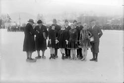 NM kunstløp damer Lillehammer 1929. Løpere og dommerkollegie