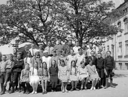 Klassebilde 7B.  Gruppe av skolebarn ved Hammartun skole.