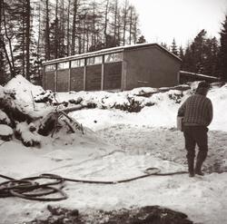 Dokumentasjons-serie av klargjøring av tomt og bygging av ve