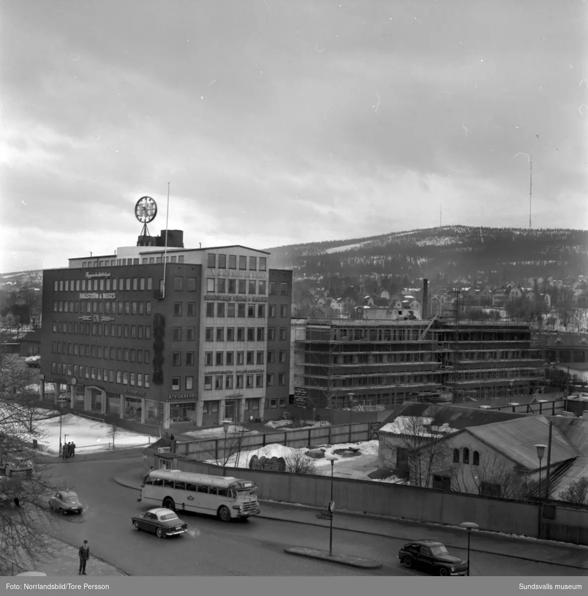Hallström & Nisses pågående utbyggnad av huvudkontoret vid Landsvägsallén-Parkgatan.