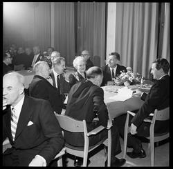 Jubilantfest for herrer. Fra kaffebordene.