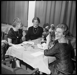 Jubilantfest for damer. Fra kaffebordene.