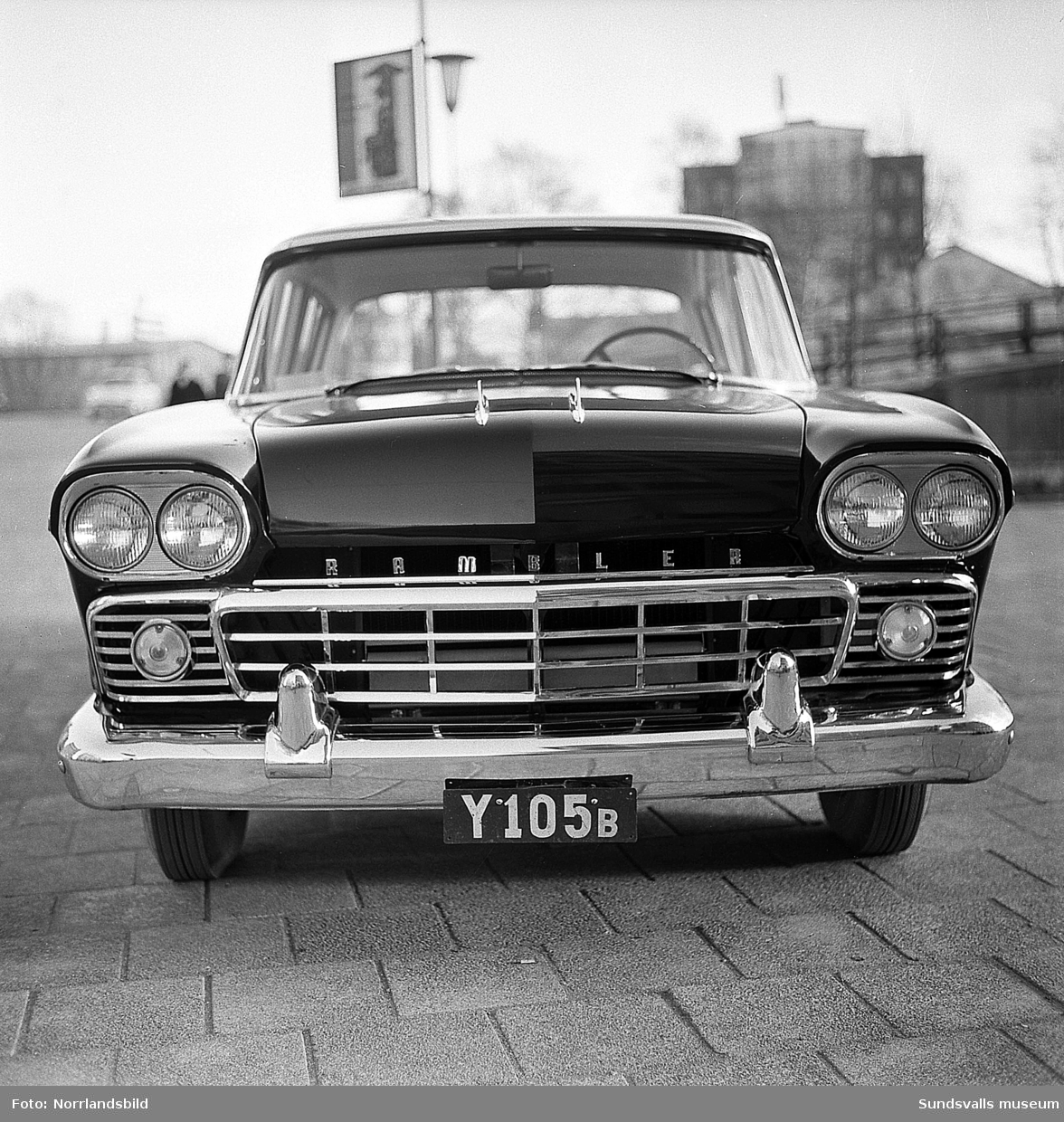 Svenska Bilimporten AB vid Köpmangatan 1 presenterar en Rambler Super årsmodell 1958.