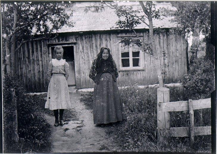 Norra Åsarps sn. Ekeberga. Personer: Änkan Johanna Andersson, född 1842, samt hennes dotterdotter Anna, f. okänt.