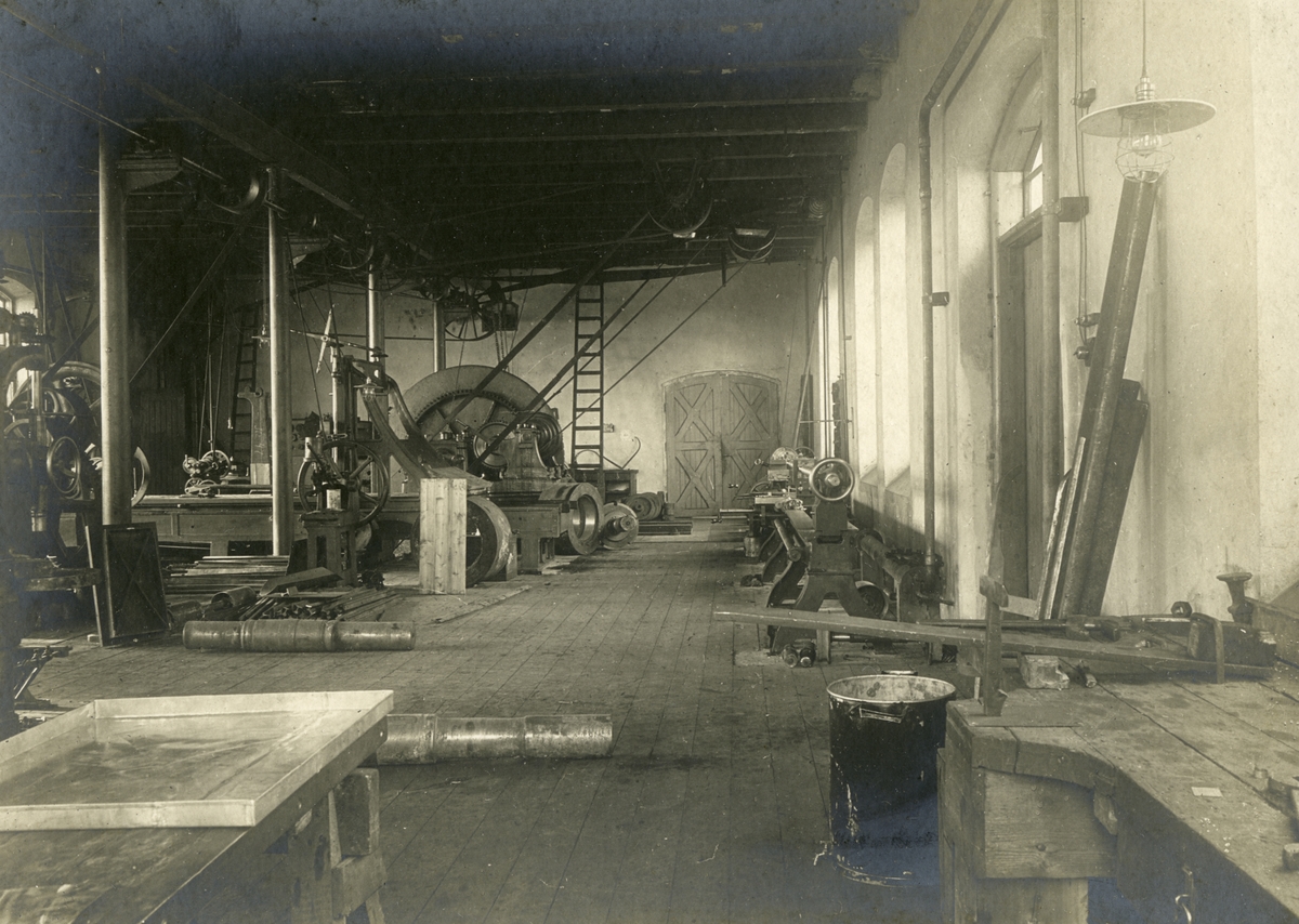 Reparationsverkstaden vid Norbottens Malmförädlingsfabrik på Svartön i Luleå i juli 1901.