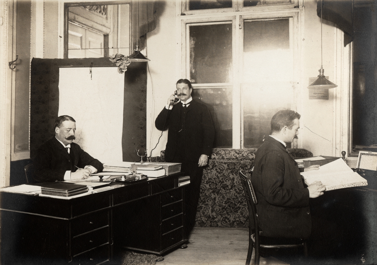 Fotografi ur album tillhörande Ester Holmberg, anställd vid Telegrafstyrelsens statistikavdelning 1902. Fotografierna troligen tagna 1907.