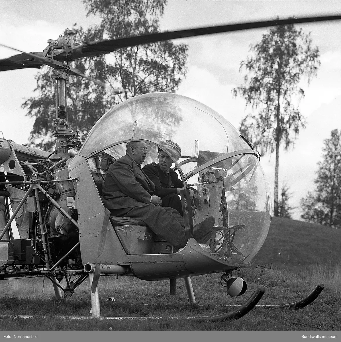 Direktör Fridolf Brunnzell, Lindgrens järn, på helikopterfärd.