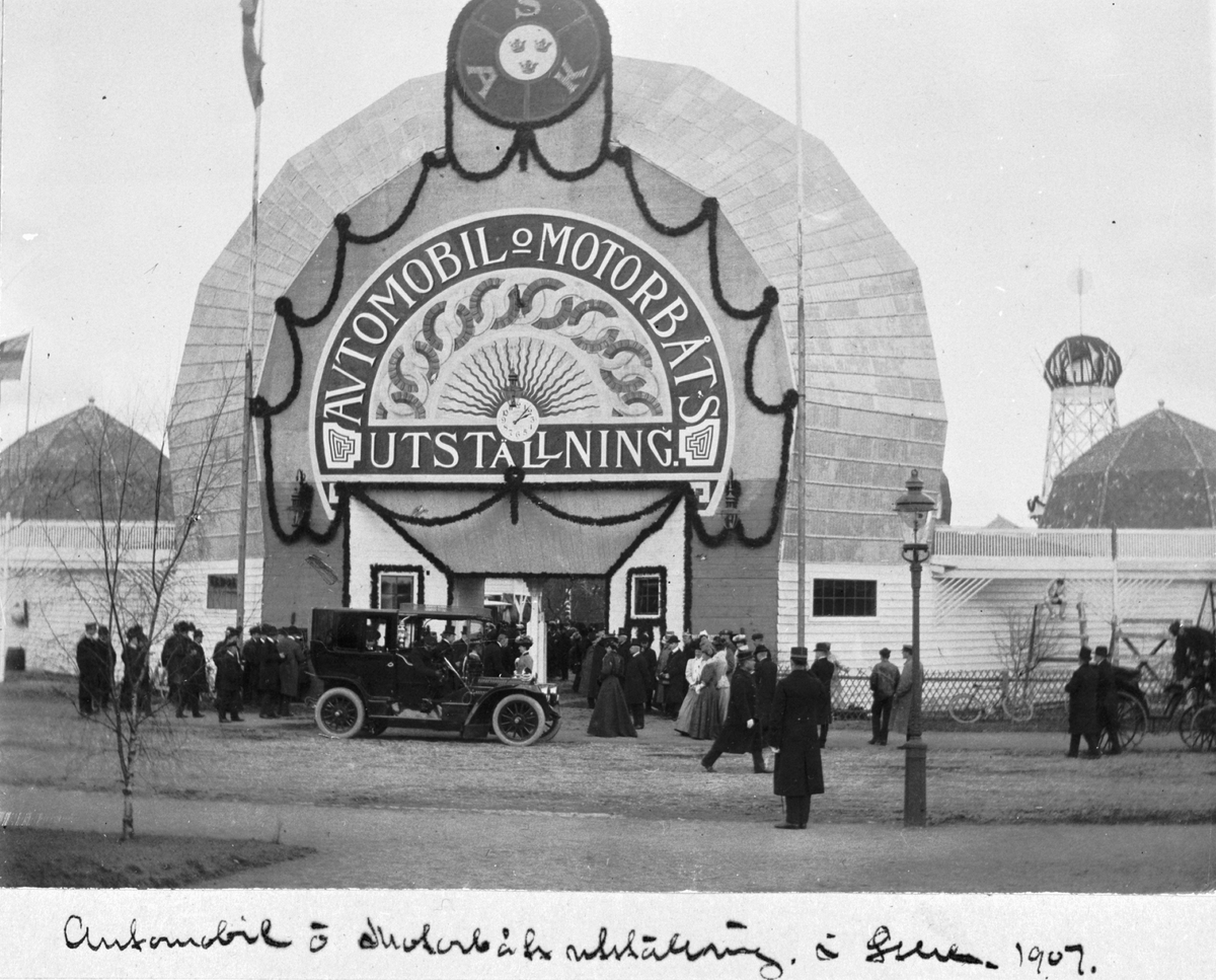 Automobil- och Motorbåtsutställningen i Stockholm 1907. Bild från tidskriften Hemmets bildmaterial.