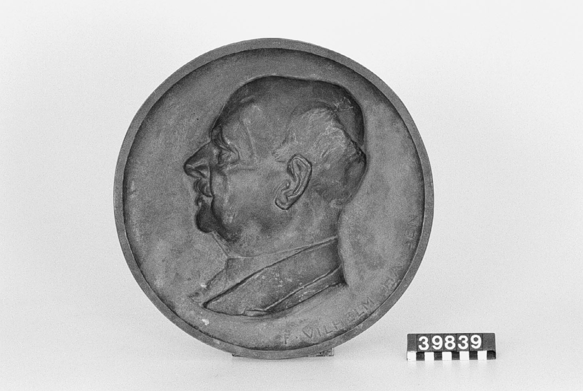 Medaljong av koppar. F. Vilhelm Hansen.