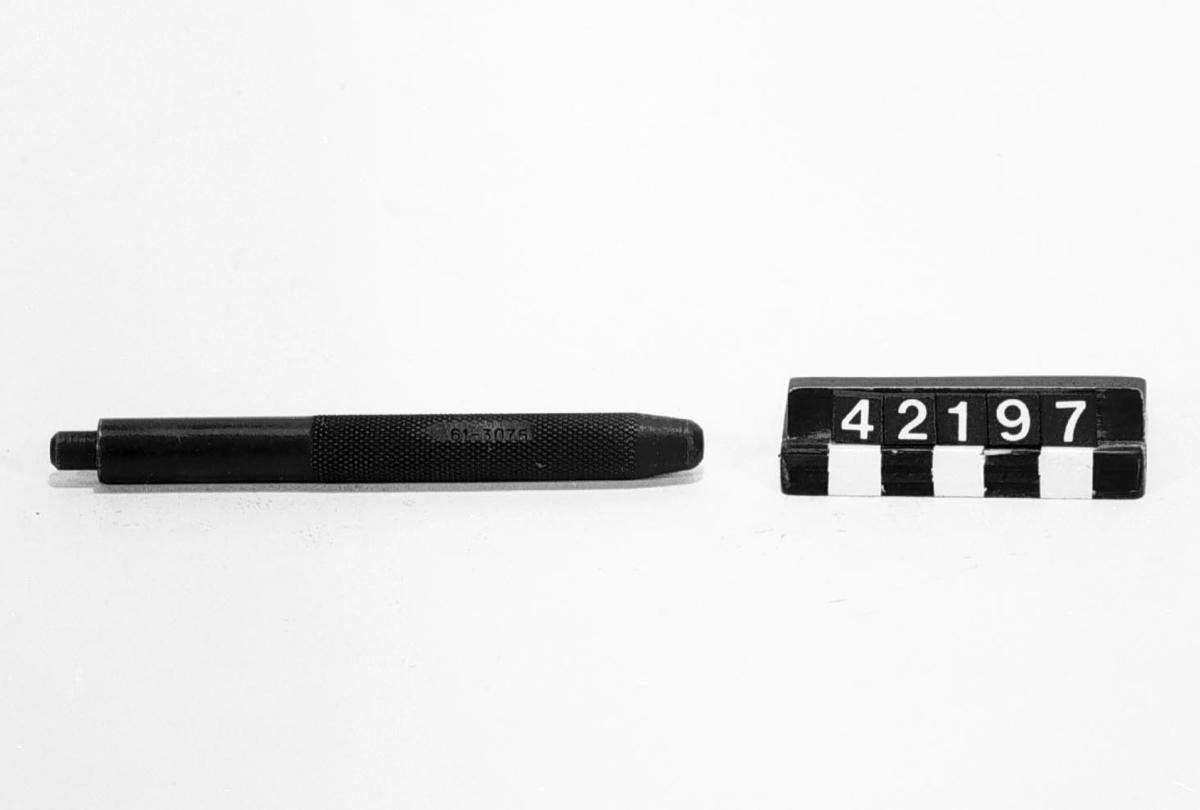 Stansverktyg, "Plunch", av metall. Märkt: "61-3075".