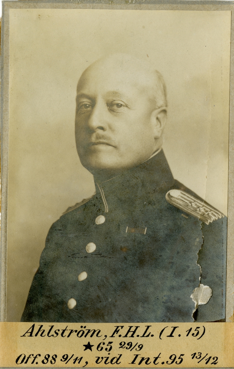 Porträtt av Frans Henrik Leonard Ahlström, officer vid Älvsborgs regemente I 15 och Intendenturkåren.