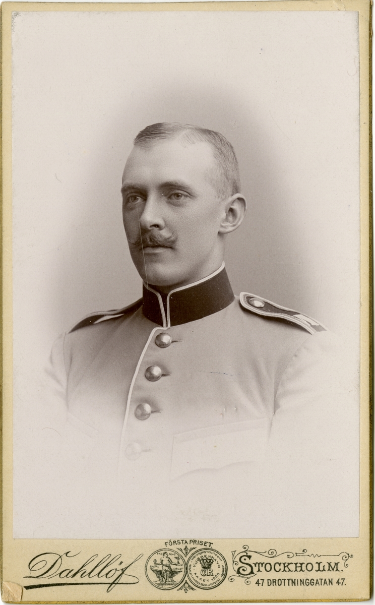 Porträtt av Bernhard Burén, officer vid Smålands husarregemente K 4.
