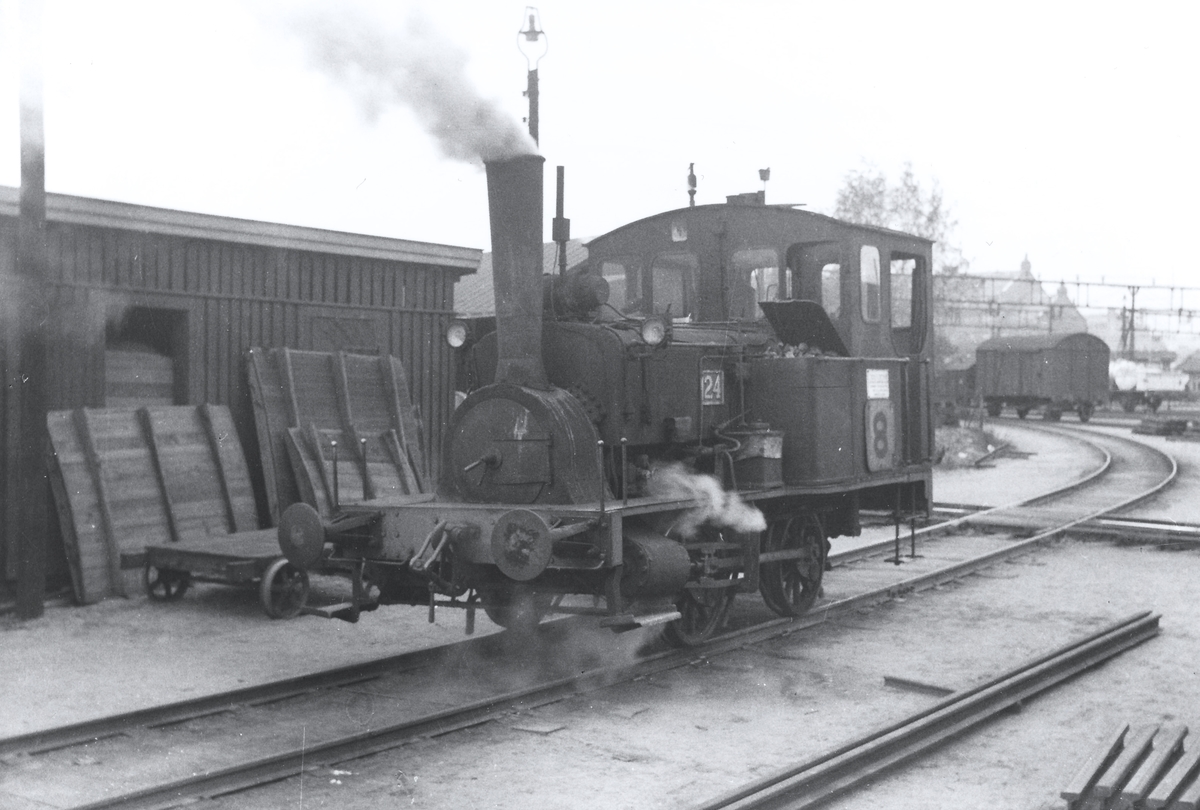 Skiftelokomotiv på Oslo Ø. Damplokomotiv type 7a nr. 24.