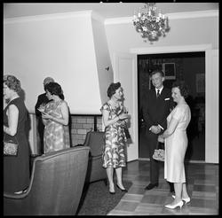 Statsminister Per Borten besøker Eidanger Salpeterfabriker.