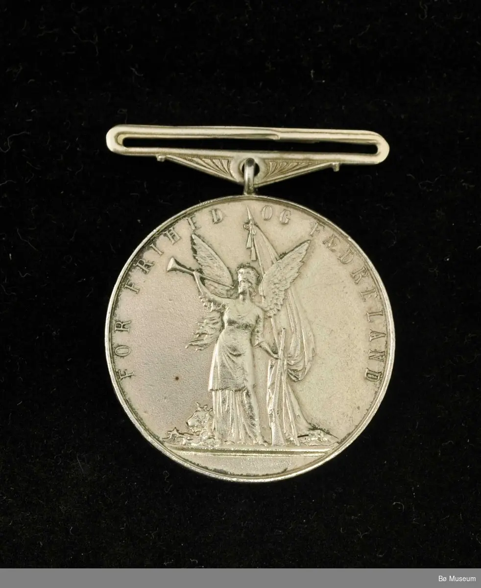 Sirkelformet medalje med feste for bånd
