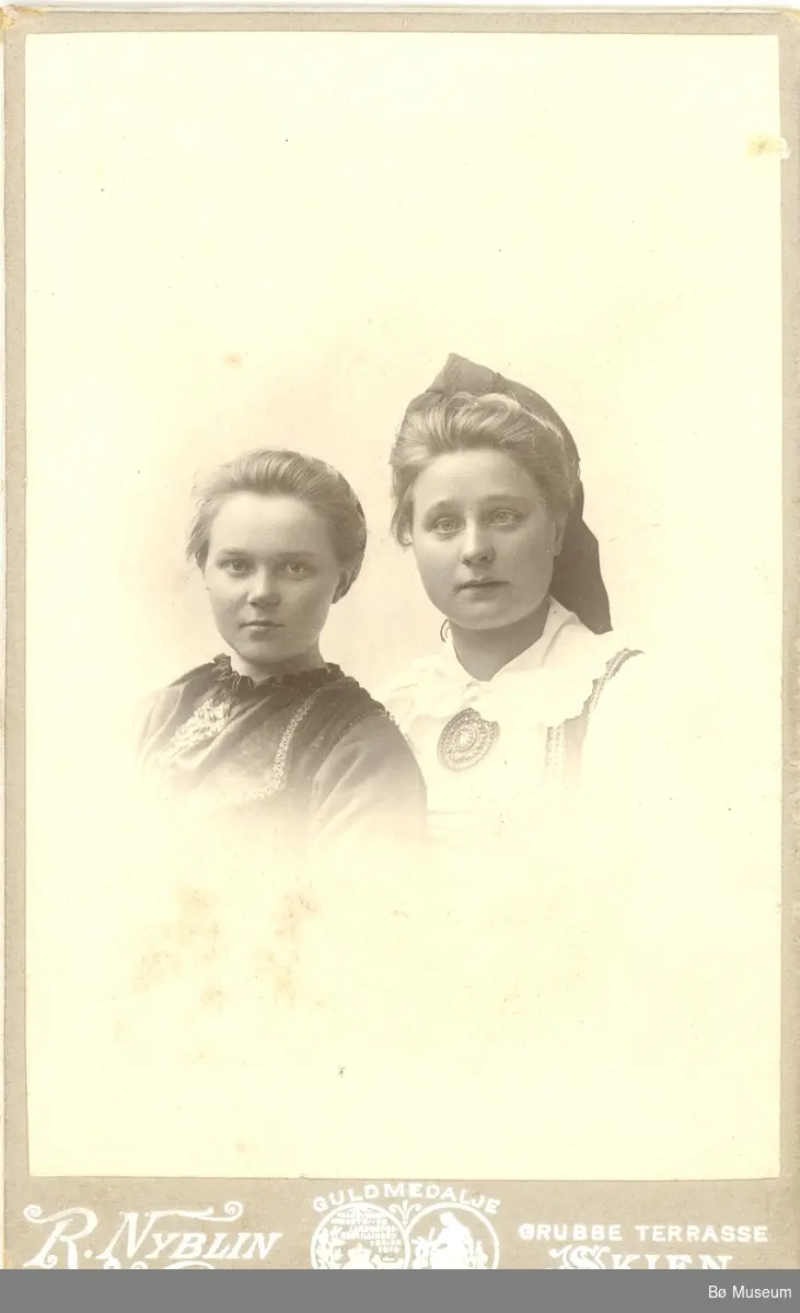2 kvinner, portrett