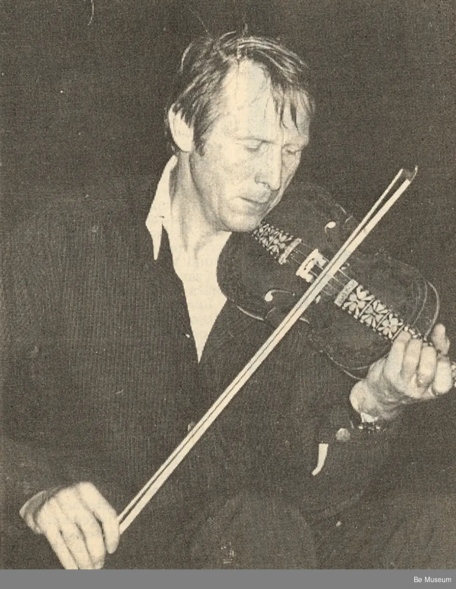 Bjarne Pålerud vann fylkeskappleiken i 1982 hårfint framfor Knut Buen.