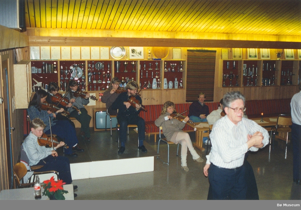Bø Juniorspelemannslag på Sandvoll desember 1994