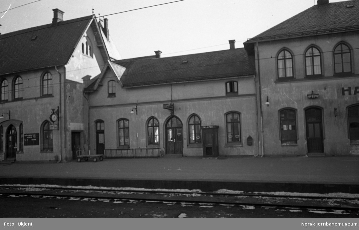 Halden stasjon, stasjonsbygningen