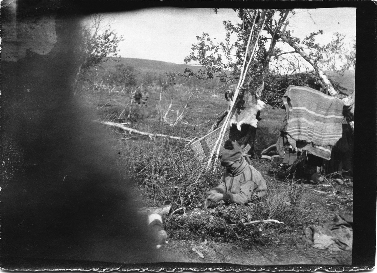 John Bauers Lapplandsresa sommaren 1904. En same i ett sameläger i Ripainenjoki.