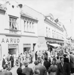 Vardens arkiv. "17 mai feiring"  17.05.1954