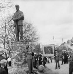 Vardens arkiv. "17 mai feiring"  17.05.1954