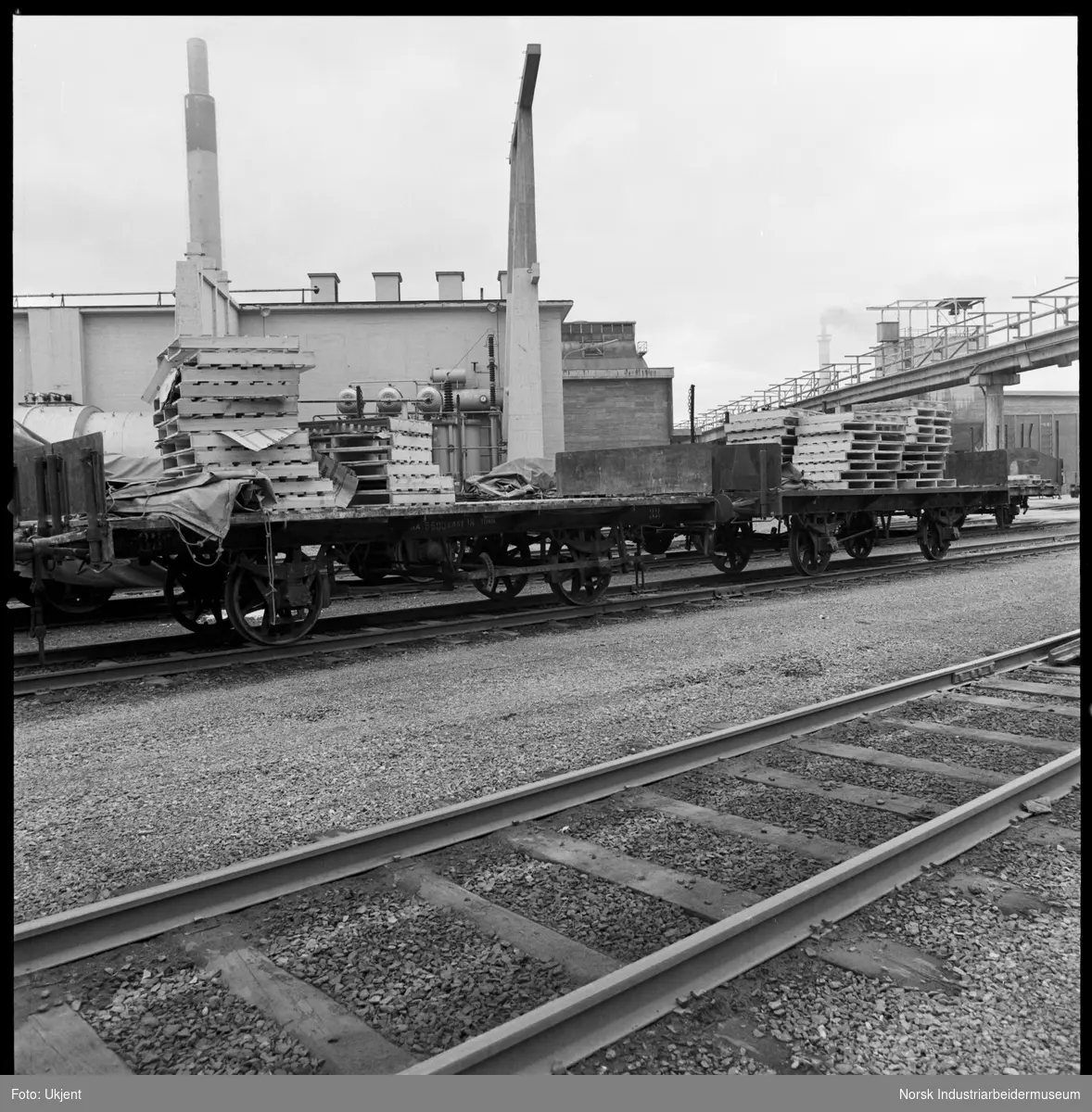 Jernbanevogner i retur fra Tinnfoss kai.