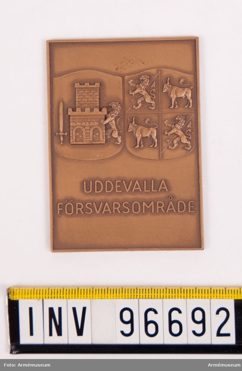 Plakett i brons för Uddevalla försvarsområde.