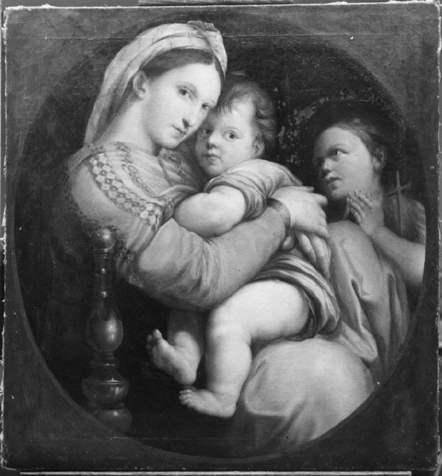 Jungfru Maria till vänster håller Kristusbarnet i sitt knä, längst till höger Johannes i tillbedjande ställning. Kopia efter Rafaels Madonna della Sedia i Pal. Pitti, Florens. Inom målad rundel.