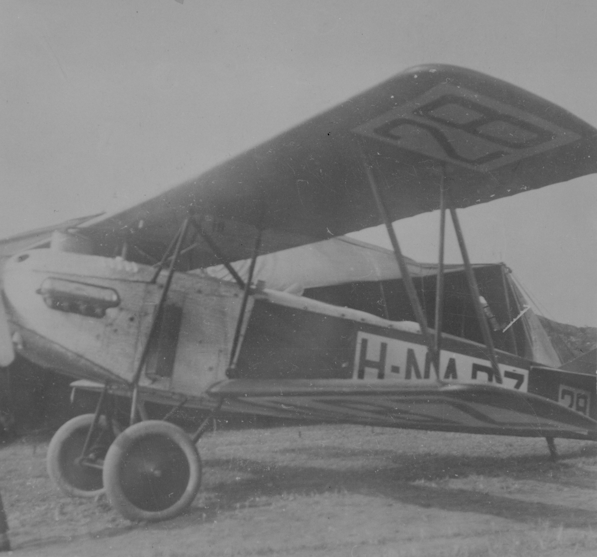 Holländskt civilregistrerat flygplan Fokker C.V sett från sidan på Internationella luftfartsutställningen i Göteborg, 1923.