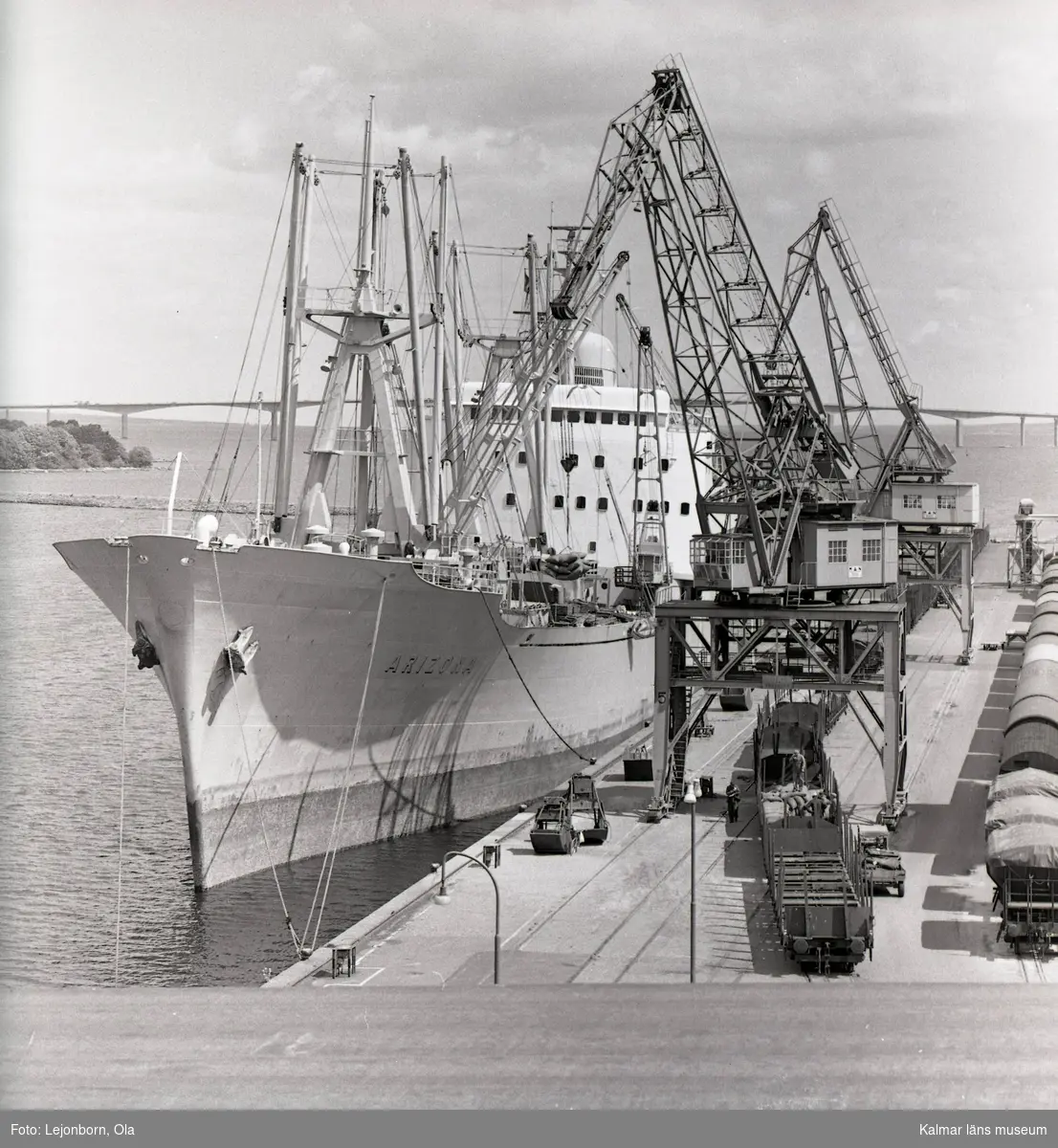 M/S Arizona vid kaj i Kalmar hamn. Hon levererades 1961-11-30 till rederi AB Transatlantic, Göteborg och såldes 1972-07-15.